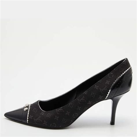 louis vuitton black v pointed toe pumps|louis vuitton pumps for women.